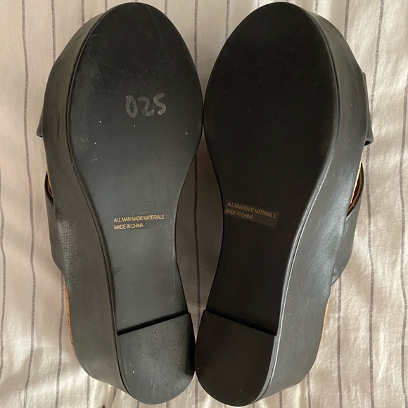 🖤NWOT-Women’s Report Black Wedge Mules🖤 - Picture 5 of 7